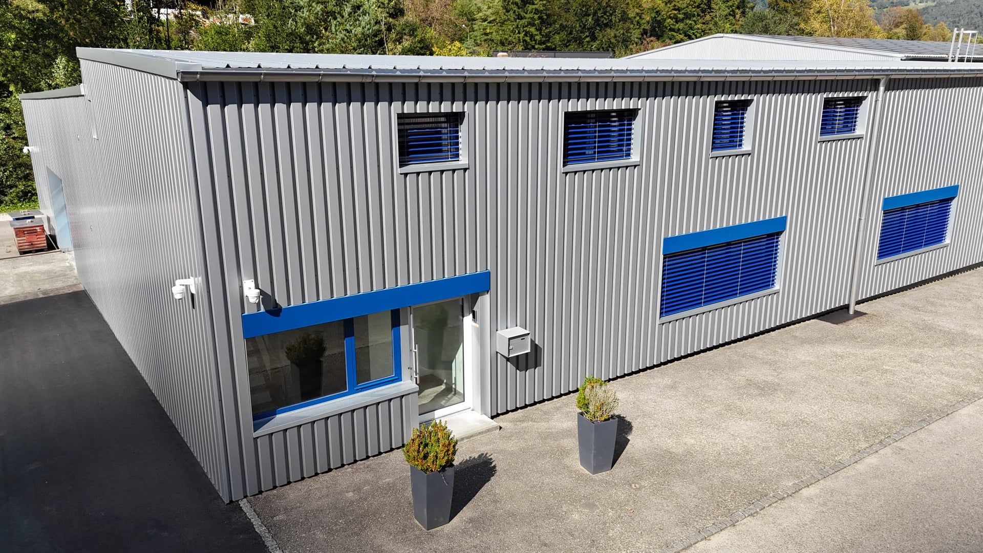 Surface industrielle et bureaux - photo 1