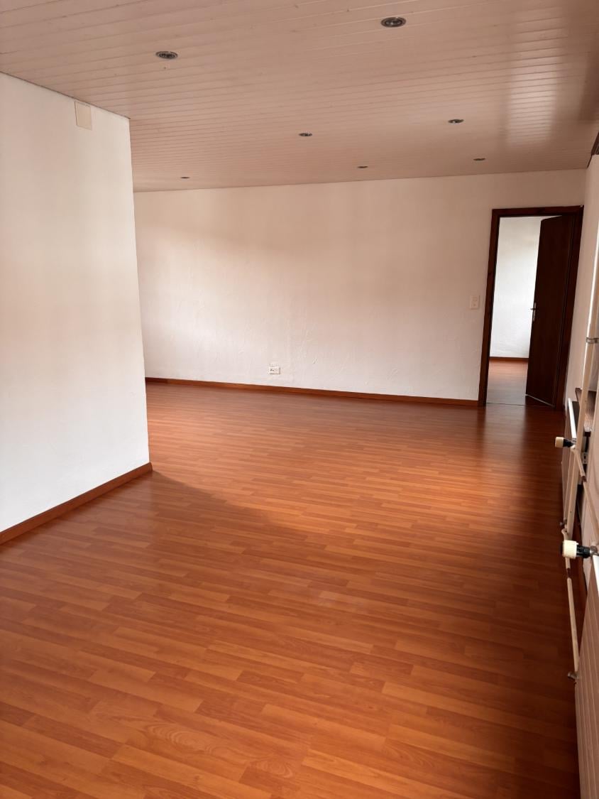 Non loin du centre-ville, appartement de 2.5 pièces à louer - photo 3