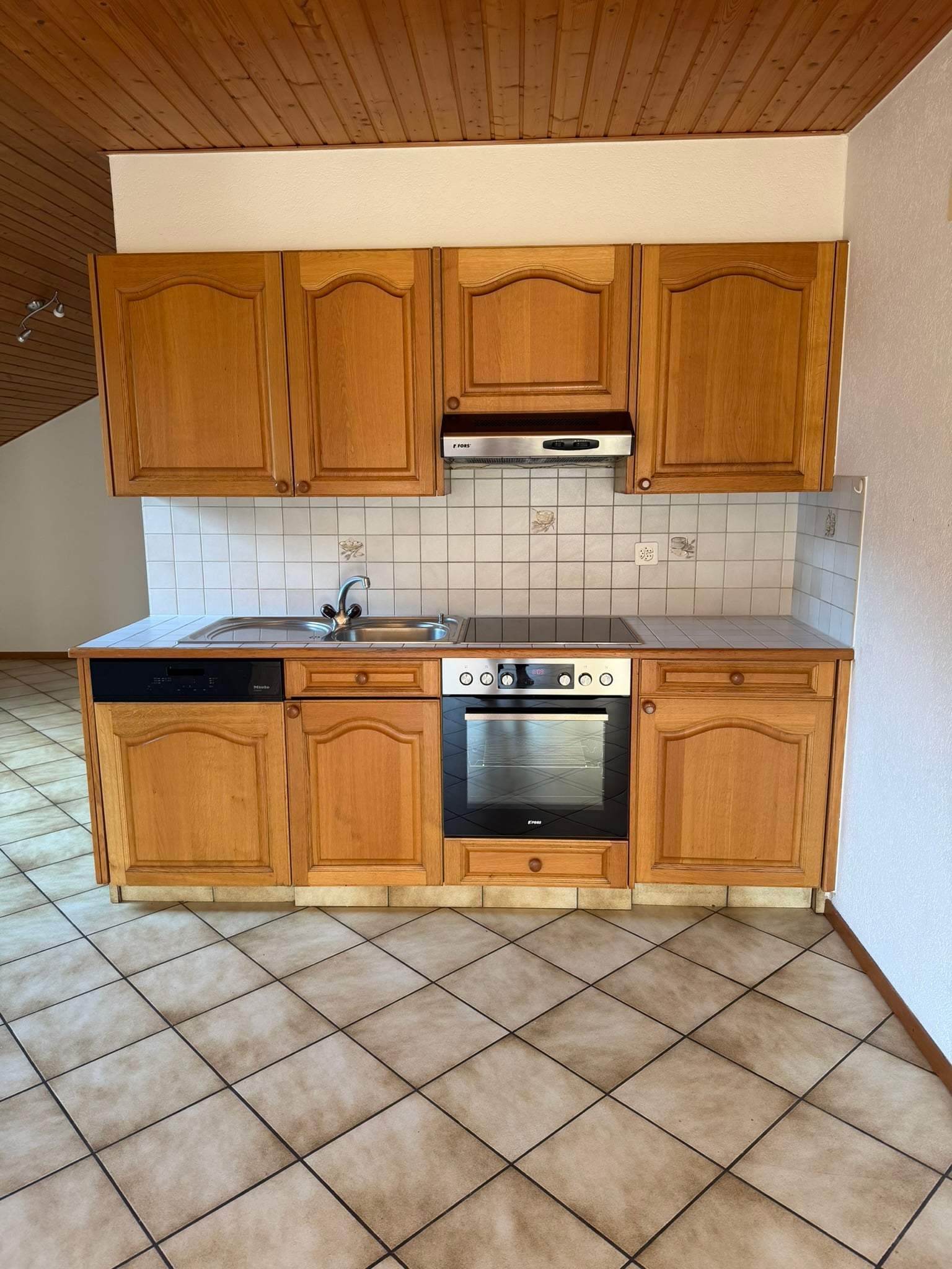 Glovelier - appartement de 2.5 pièces à louer - photo 5
