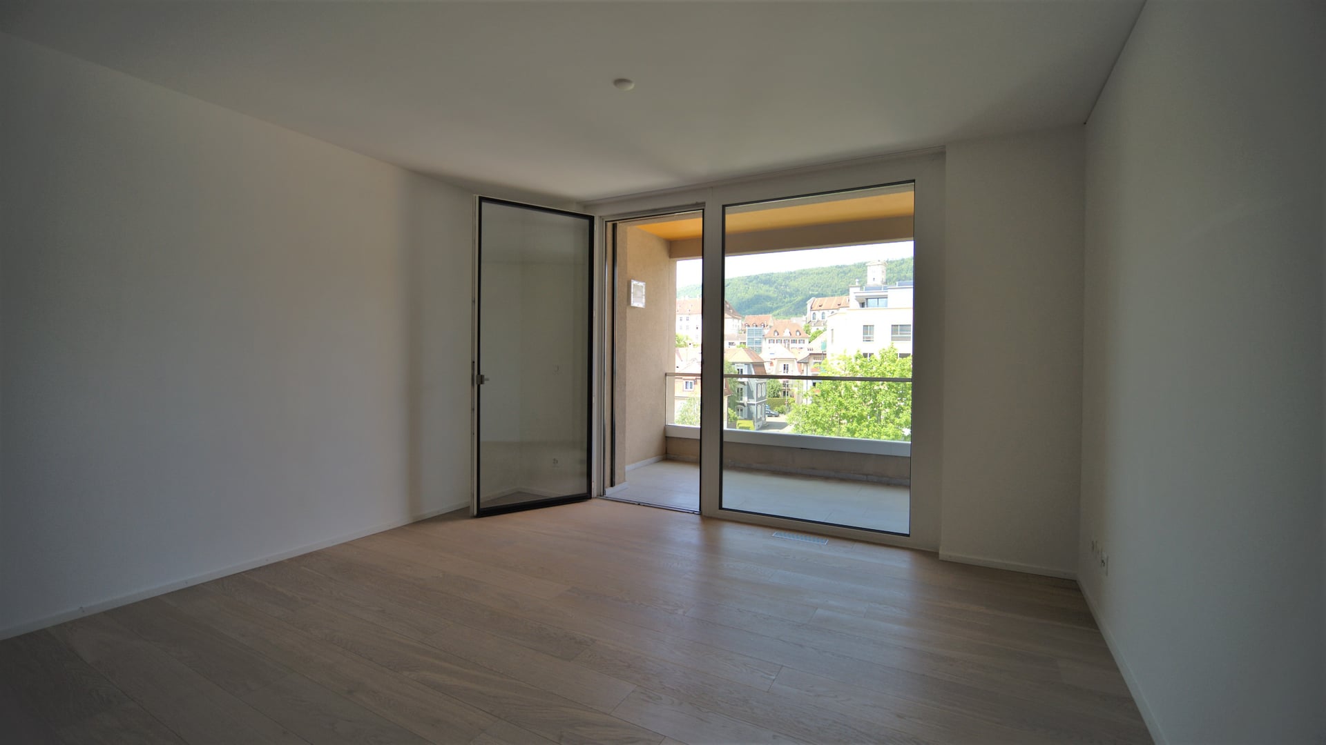 Spacieux 3.5 pièces lumineux – Centre-ville de Delémont - photo 2