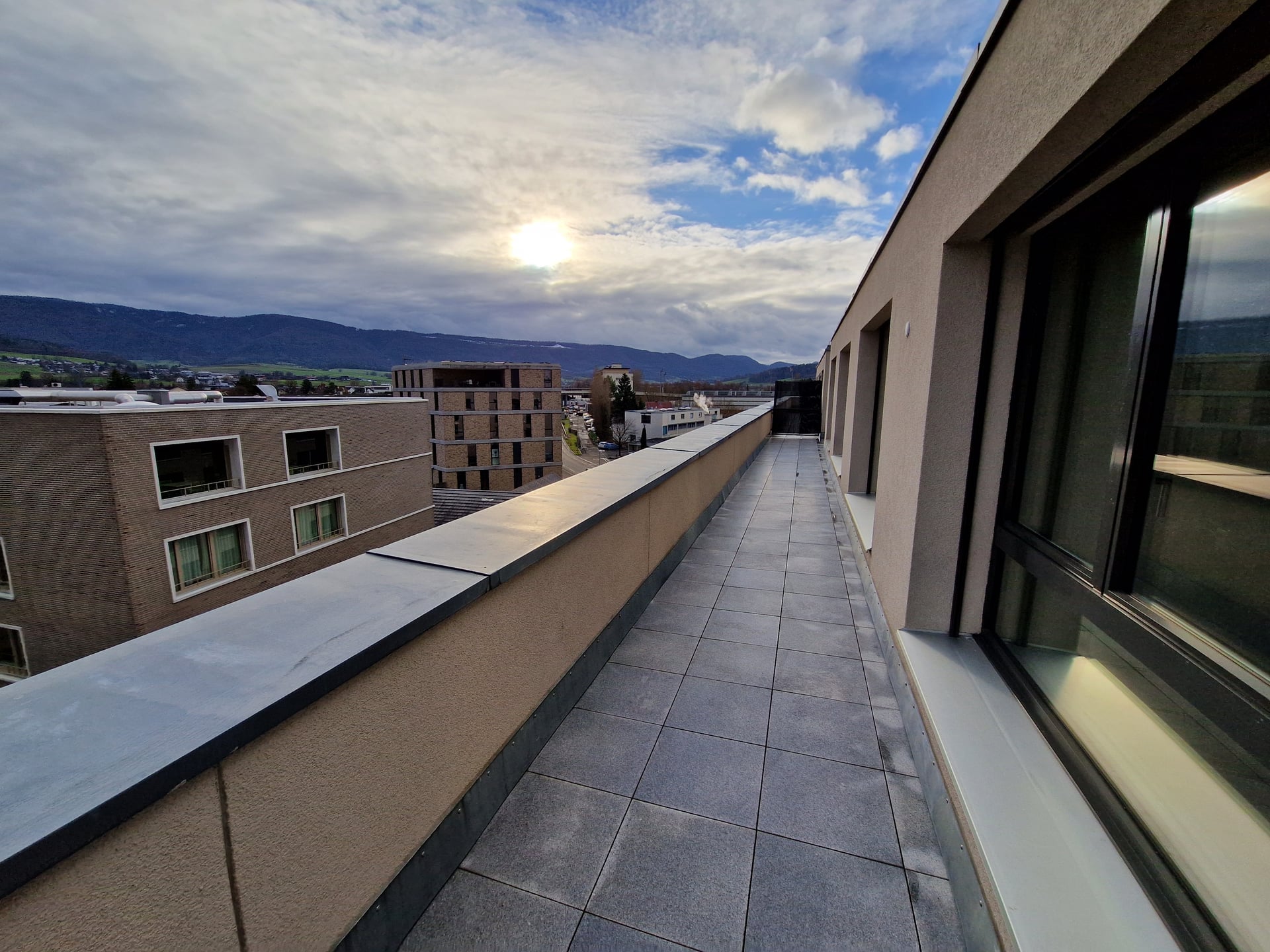 Magnifique attique lumineux avec terrasse – Vue dégagée au centre de Delémont - photo 1