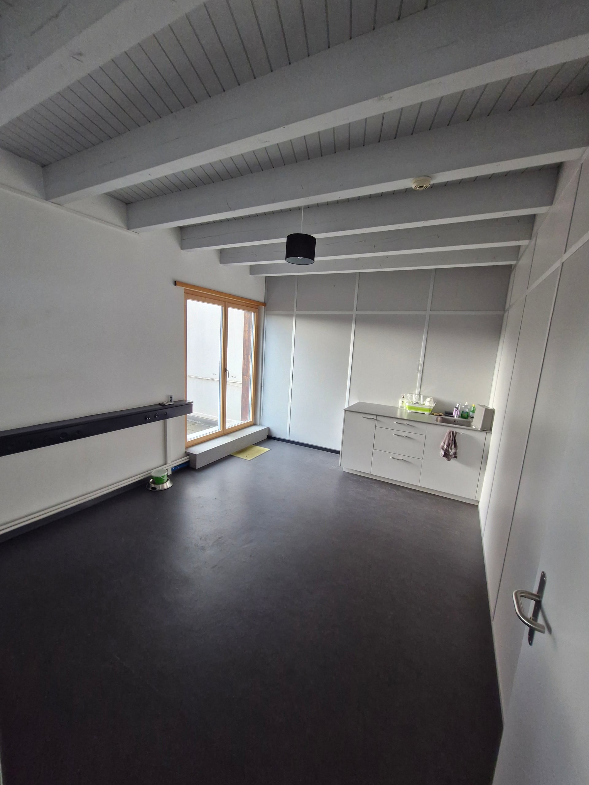 Local commercial de 92m2 en zone industrielle de Delémont - photo 2