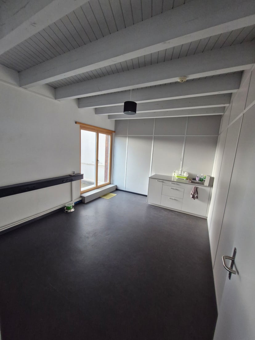 Local commercial de 92m2 en zone industrielle de Delémont - photo 2