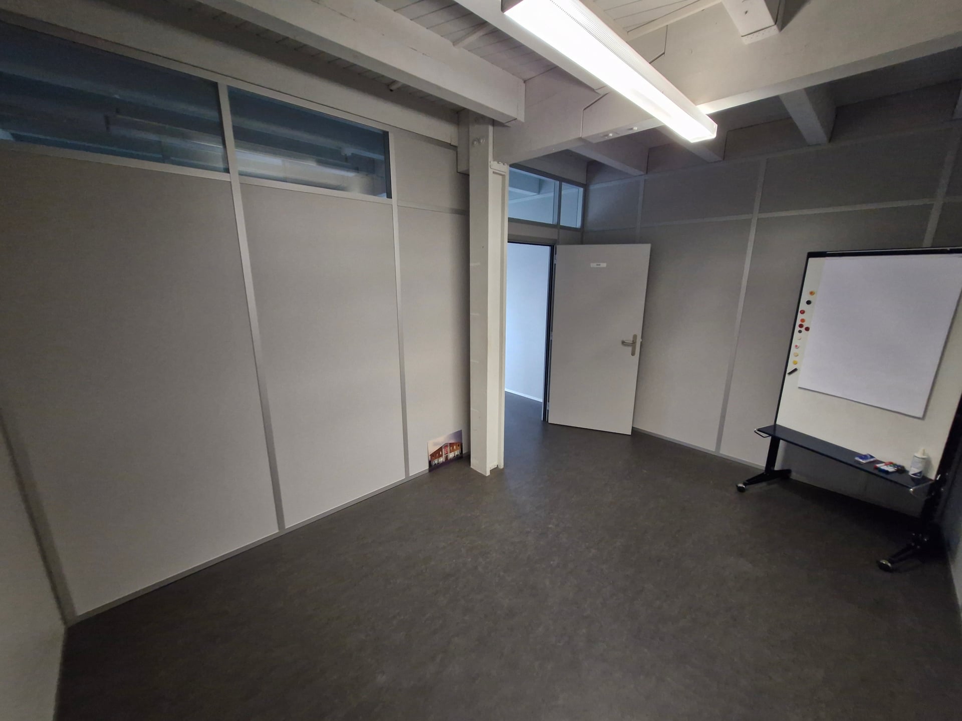 Local commercial de 92m2 en zone industrielle de Delémont - photo 3