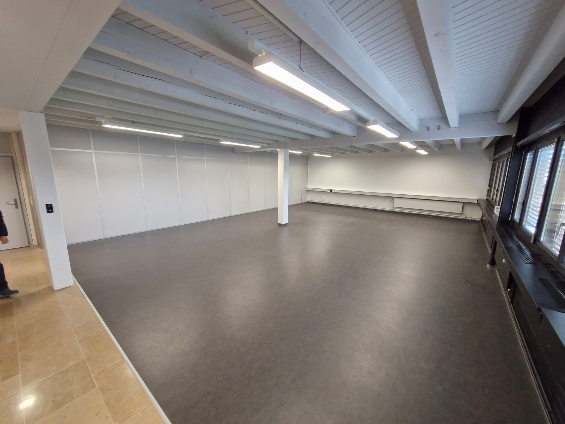 Local commercial de 140m2 en zone industrielle de Delémont - photo 2
