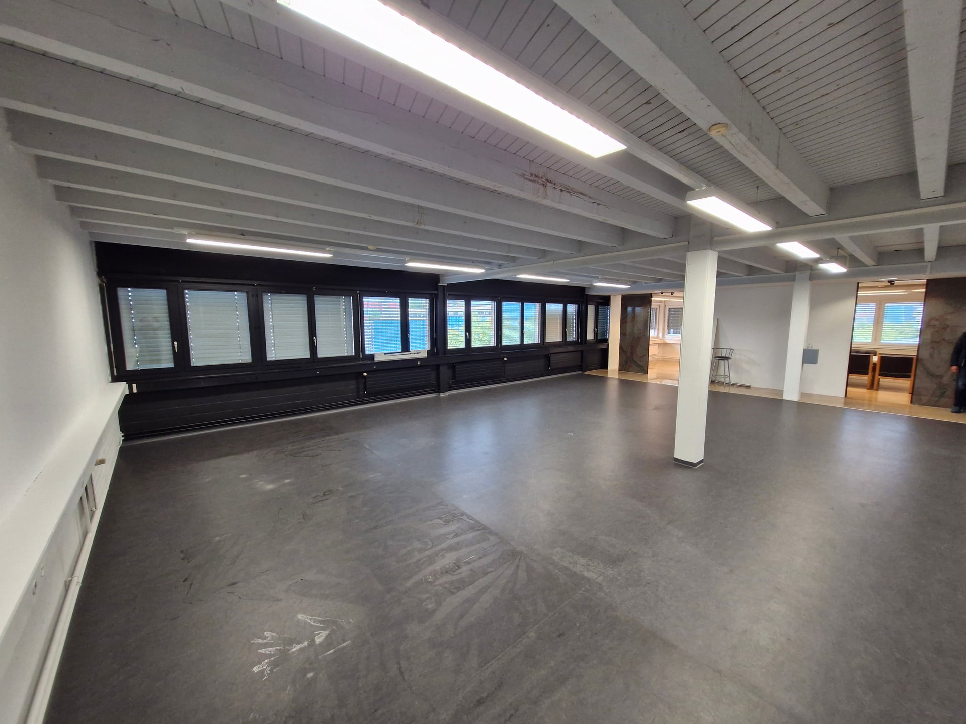 Local commercial de 140m2 en zone industrielle de Delémont - photo 3